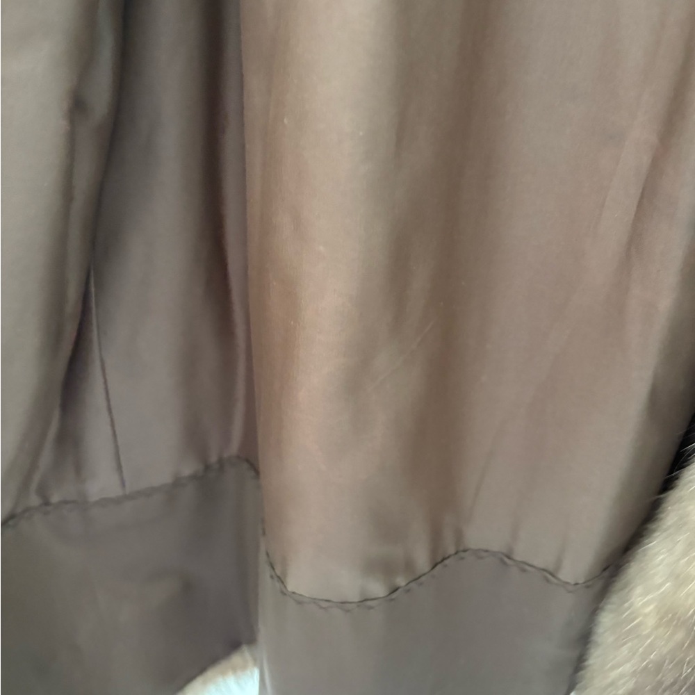 Elegant Brown Mink Coat - Picture 4 of 6